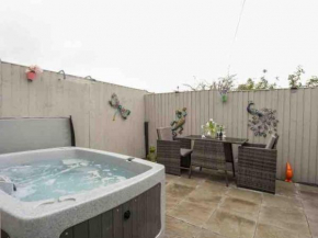 Beeches Bach, 1 bedroom cottage with hot tub